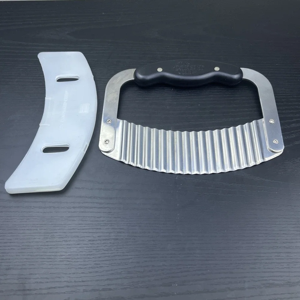 Pampered Chef Crinkle Cutter w/ Safety Guard Stainless Steel Wavy Slicer Chopper